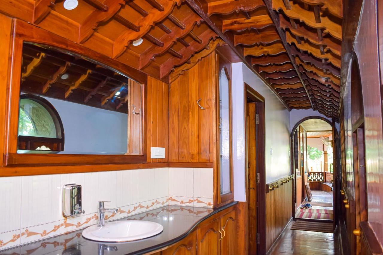 Rajahamsam Houseboat Kumarakom Exterior foto