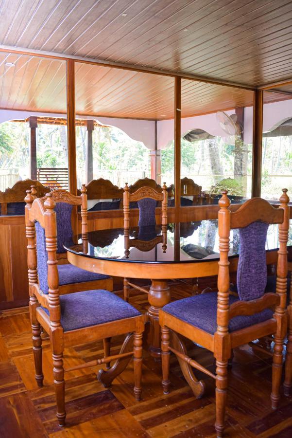 Rajahamsam Houseboat Kumarakom Exterior foto